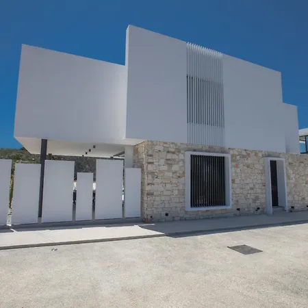 Geraeumige Mit Grossem Garten Und Pool Casa vacanze Protaras