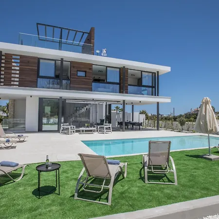 Geraeumige Mit Grossem Garten Und Pool Hébergement de vacances